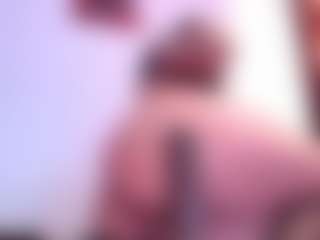 Live cam show with April-bowie - Athletic Middle Aged on Camsoda