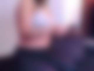 Live cam show with April-bowie - Middle Aged on infinitiblacc.com