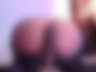 Live cam show with April-bowie - Bedroom on SquirtSoMuch
