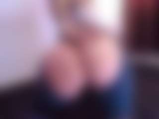 Live cam show with April-bowie - Middle Aged on MyBangCams