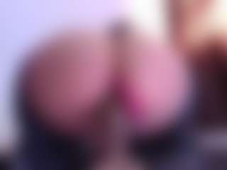 Live cam show with April-bowie - Cowgirl on SquirtSoMuch