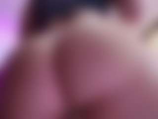Live cam show with April-bowie - Skinny MILF on Camsoda