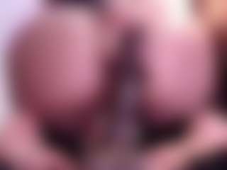 Live cam show with April-bowie - Fingering MILF on Camsoda