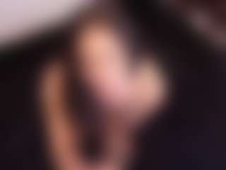 Live cam show with April-bowie - Brown Hair on Camsoda