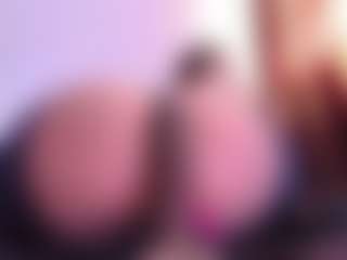 April-bowie MILF webcam performer live streaming