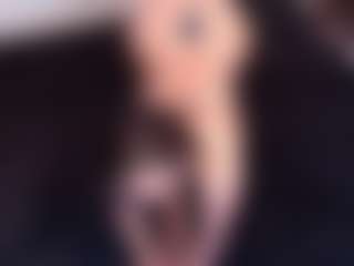 Live cam show with April-bowie - Striptease MILF on makecum.org
