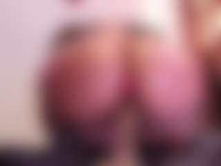 Live cam show with April-bowie - Athletic Bedroom on Mixed Magazine Live