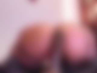 Live cam show with April-bowie - Bikini on camgirlchat.live