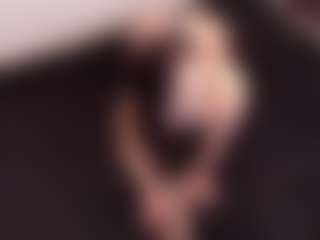 Live cam show with April-bowie - Skinny MILF on Camsoda