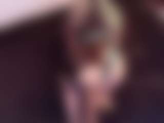 Live cam show with April-bowie - Curvy MILF on fuck-show.com