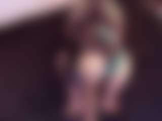 Live cam show with April-bowie - Fingering MILF on slutload