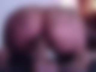 Live cam show with April-bowie - Athletic Middle Aged on Mixed Magazine Live