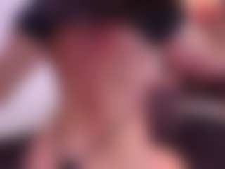 Live cam show with April-bowie - Striptease MILF on livesuperchat.net