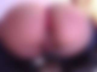 Live cam show with April-bowie - Squirt on Camsoda