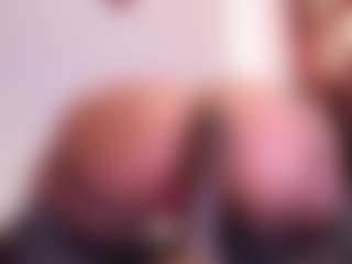 Live cam show with April-bowie - Athletic Bedroom on Nude Chat * 1 On 1 Webcam Sex * Live Cam Show