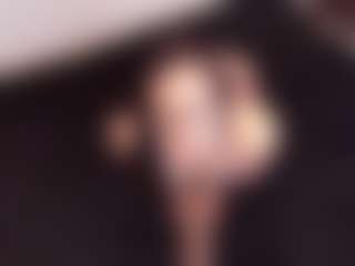 Live cam show with April-bowie - Athletic Middle Aged on AdultVida.com