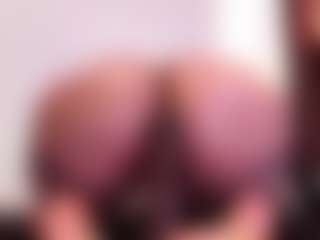Live cam show with April-bowie - Athletic BBW on Fling VIP Chat