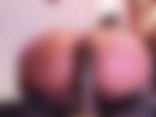 Live cam show with April-bowie - Athletic Dildo on Camsoda