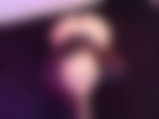 April-bowie MILF webcam performer live streaming