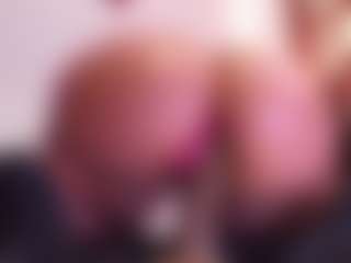 Live cam show with April-bowie - Spank on friskycurves.com
