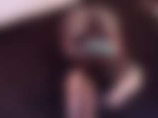 Live cam show with April-bowie - Squirt MILF on googirlz