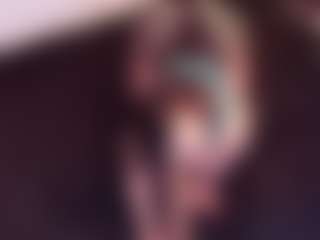 Live cam show with April-bowie - Bedroom on eurowanks.com