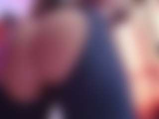 Live cam show with April-bowie - Skinny on CamSextacy