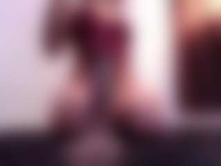 Live cam show with April-bowie - Striptease MILF on Dolls Live