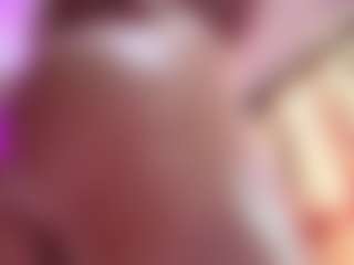 Live cam show with April-bowie - Athletic Middle Aged on StripNow