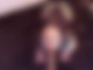 Live cam show with April-bowie - Skinny MILF on livesuperchat.net
