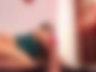 Live cam show with April-bowie - Bedroom Brown Hair on Camsoda