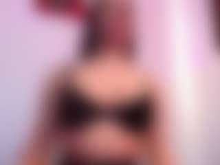 Live cam show with April-bowie - Skinny MILF on Camsoda