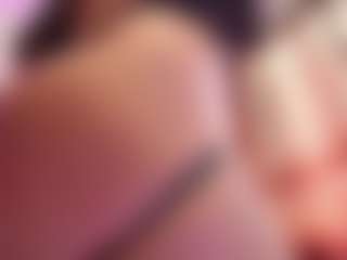 Live cam show with April-bowie - Athletic Brown Eyes on madthumbs