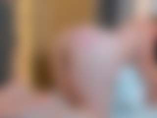 Live cam show with linda-montoya - Living Room on Camsoda