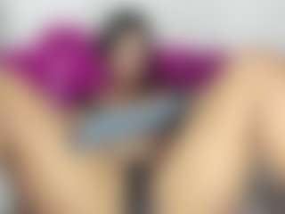 Live cam show with Samanta-joness - Thick on Camsoda
