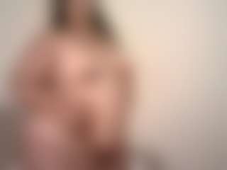 Live cam show with abrilhotty - Big Nipples on SpunkLive