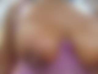 Live cam show with Melisa-Garcia - Moaning on Camsoda Late Night