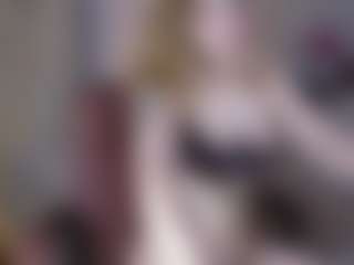 Live cam show with Estef_coll - Smoking on friskycurves.com