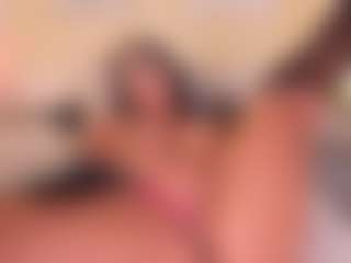 Live cam show with Mia-crawford - Bedroom on Milfs Live