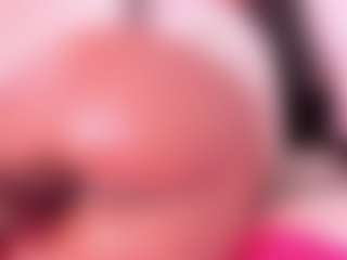 Live cam show with Veronica Lodge - Shaved Pussy Curvy on Camsoda