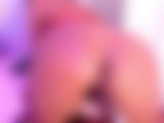 Live cam show with Veronica Lodge - Handjob on Camsoda
