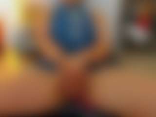 Live cam show with kayakiss - Fingering MILF on Camsoda