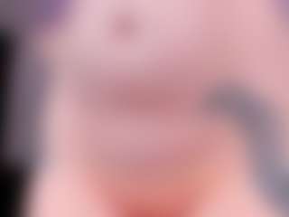 Live cam show with SARAH RHODES - Mature on friskycurves.com