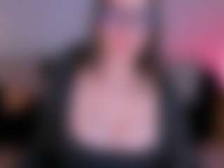 Live cam show with SARAH RHODES - Mature on Mixed Magazine Live