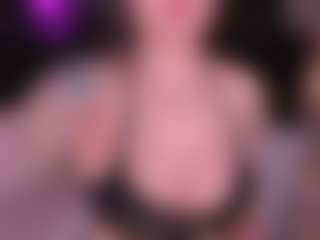 Live cam show with SARAH RHODES - Public Curvy on xplaylive.com