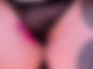 Live cam show with SARAH RHODES - Brown Hair on luckytryst.com