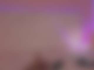 Live cam show with Sweet Veronica - Small Tits on hotwifechat.live