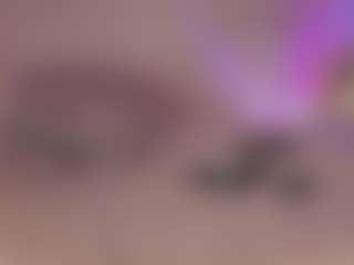Live cam show with Sweet Veronica - Horny on AdultVida.com