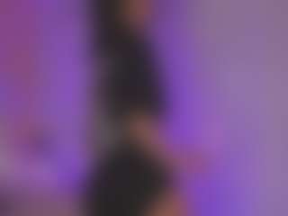 Sweet Veronica MILF webcam performer live streaming