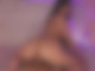 Sweet Veronica MILF webcam performer live streaming